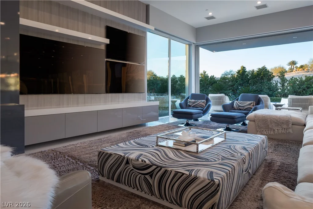19 Flying Cloud, Las Vegas, NV 89135