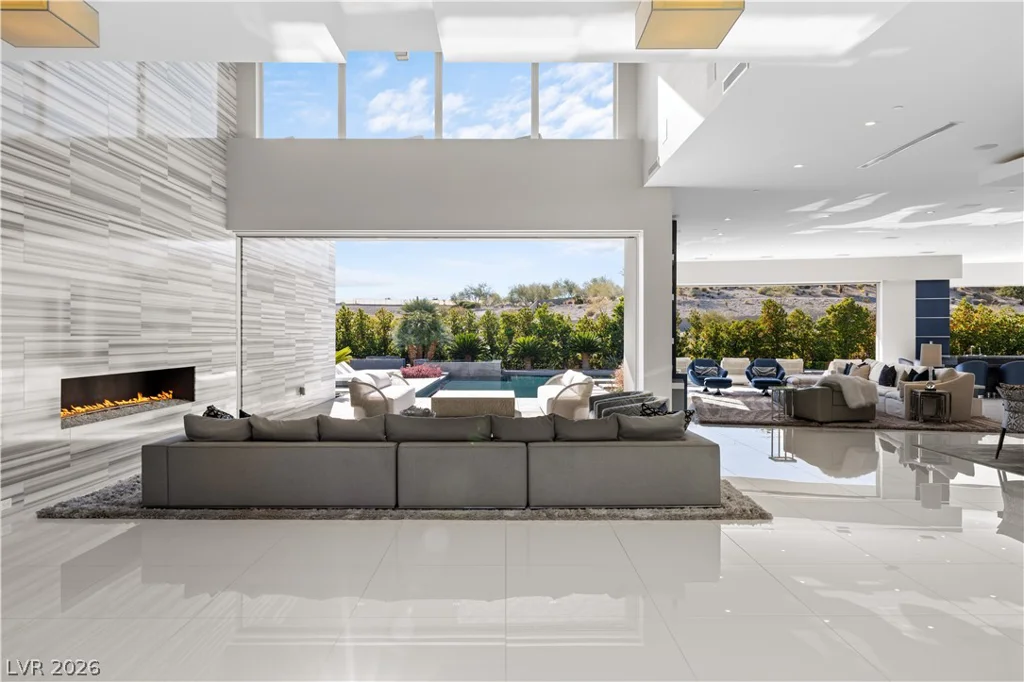 19 Flying Cloud, Las Vegas, NV 89135