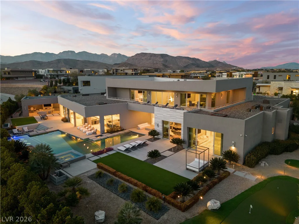 19 Flying Cloud, Las Vegas, NV 89135