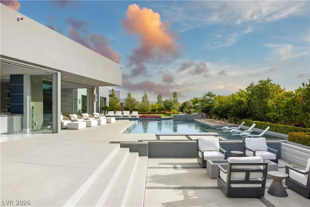 19 Flying Cloud, Las Vegas, NV 89135