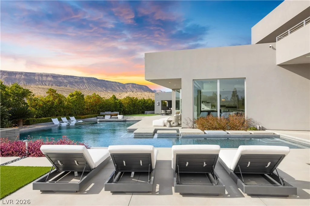 19 Flying Cloud, Las Vegas, NV 89135