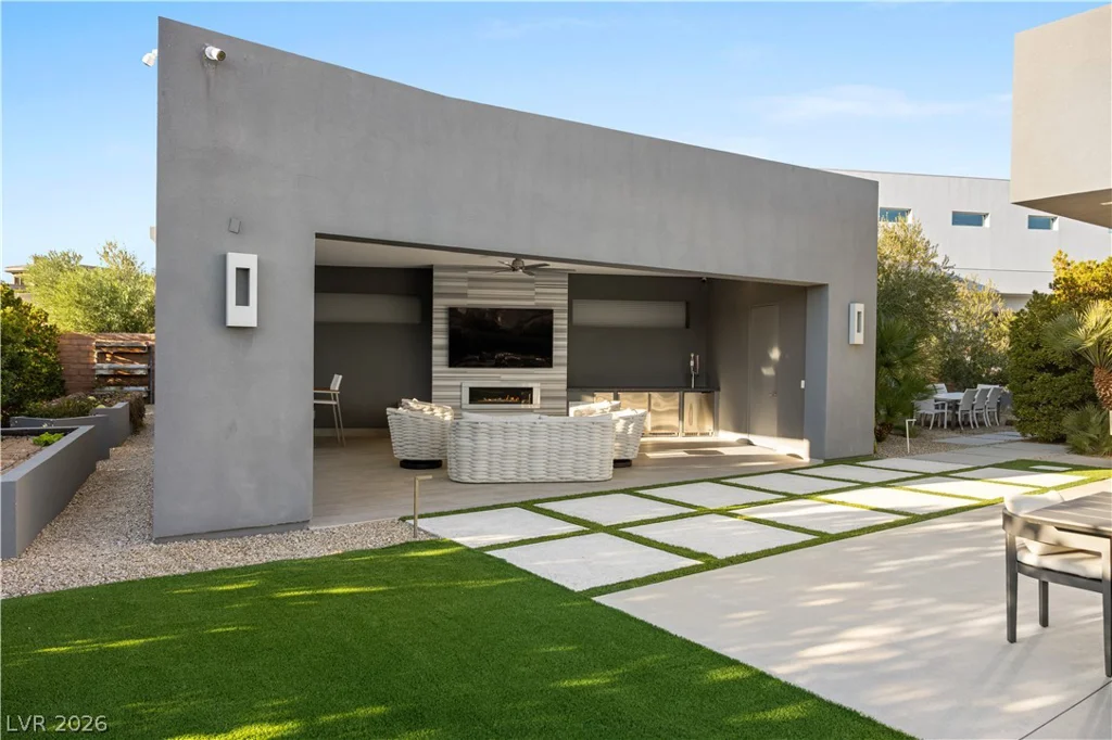 19 Flying Cloud, Las Vegas, NV 89135