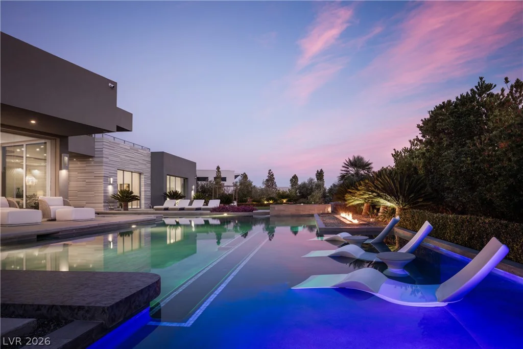 19 Flying Cloud, Las Vegas, NV 89135