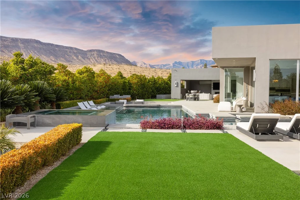 19 Flying Cloud, Las Vegas, NV 89135