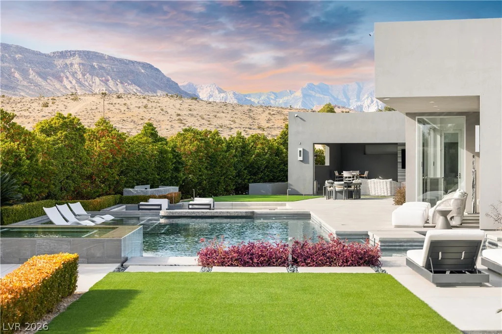 19 Flying Cloud, Las Vegas, NV 89135