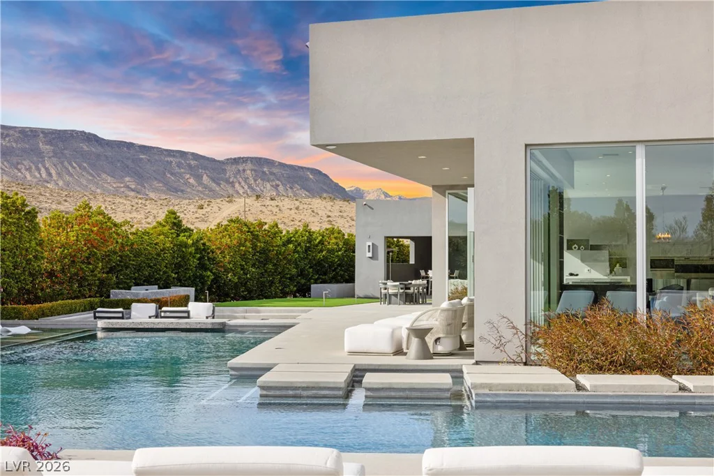 19 Flying Cloud, Las Vegas, NV 89135