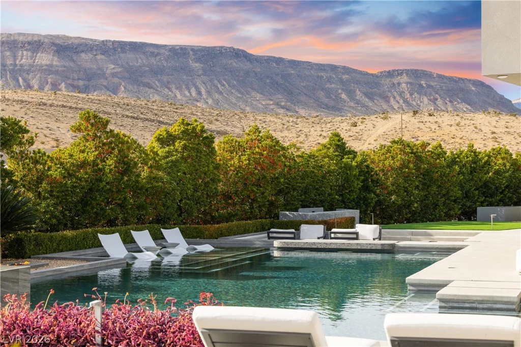 19 Flying Cloud, Las Vegas, NV 89135