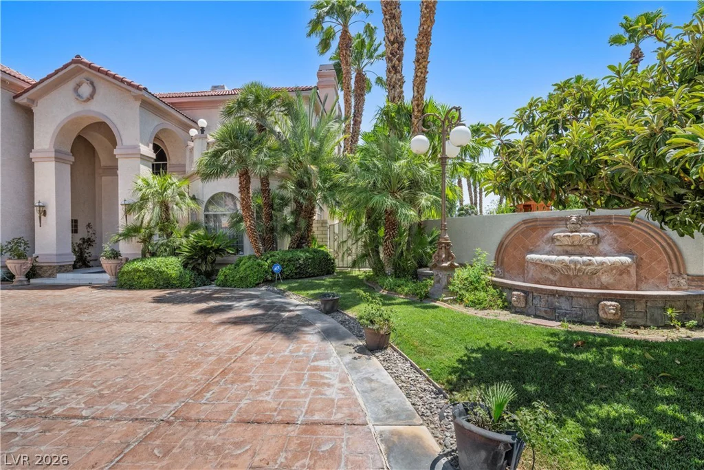 2563 Aviv, Las Vegas, NV 89121