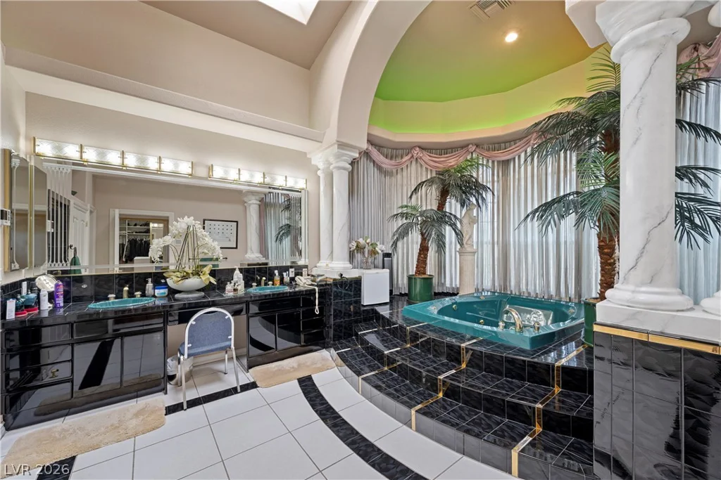 2563 Aviv, Las Vegas, NV 89121