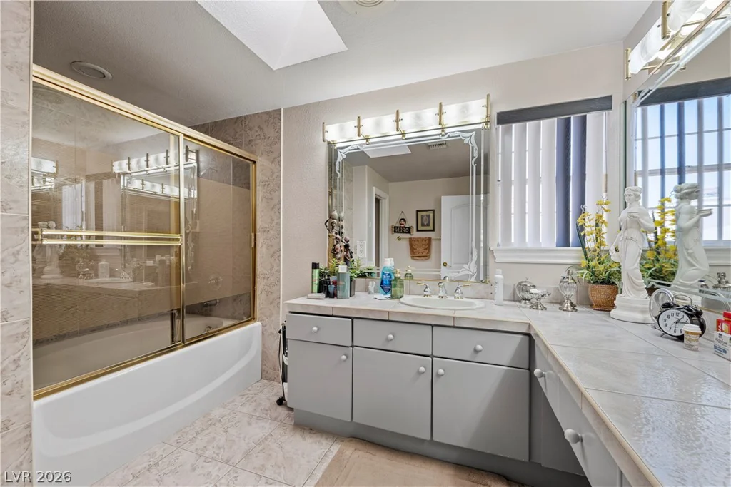 2563 Aviv, Las Vegas, NV 89121