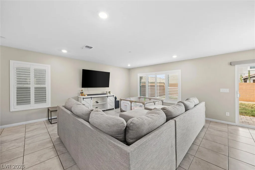 6466 Blue Ember, Las Vegas, NV 89130