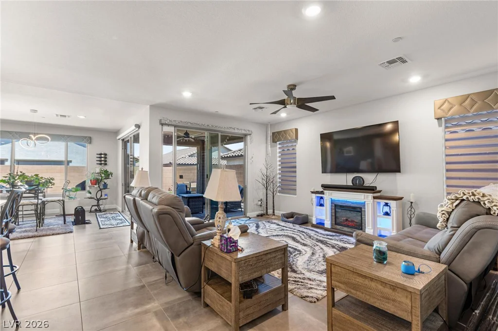 10934 Delparke Valley, Las Vegas, NV 89166