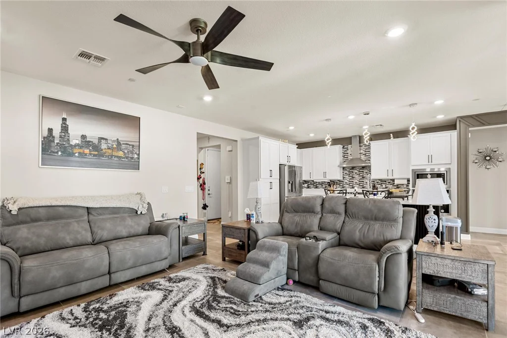 10934 Delparke Valley, Las Vegas, NV 89166