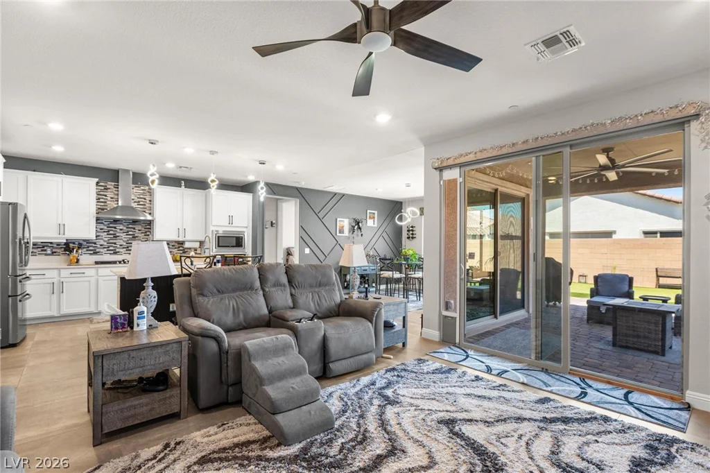 10934 Delparke Valley, Las Vegas, NV 89166