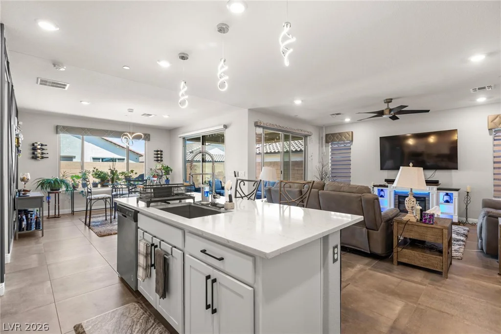 10934 Delparke Valley, Las Vegas, NV 89166