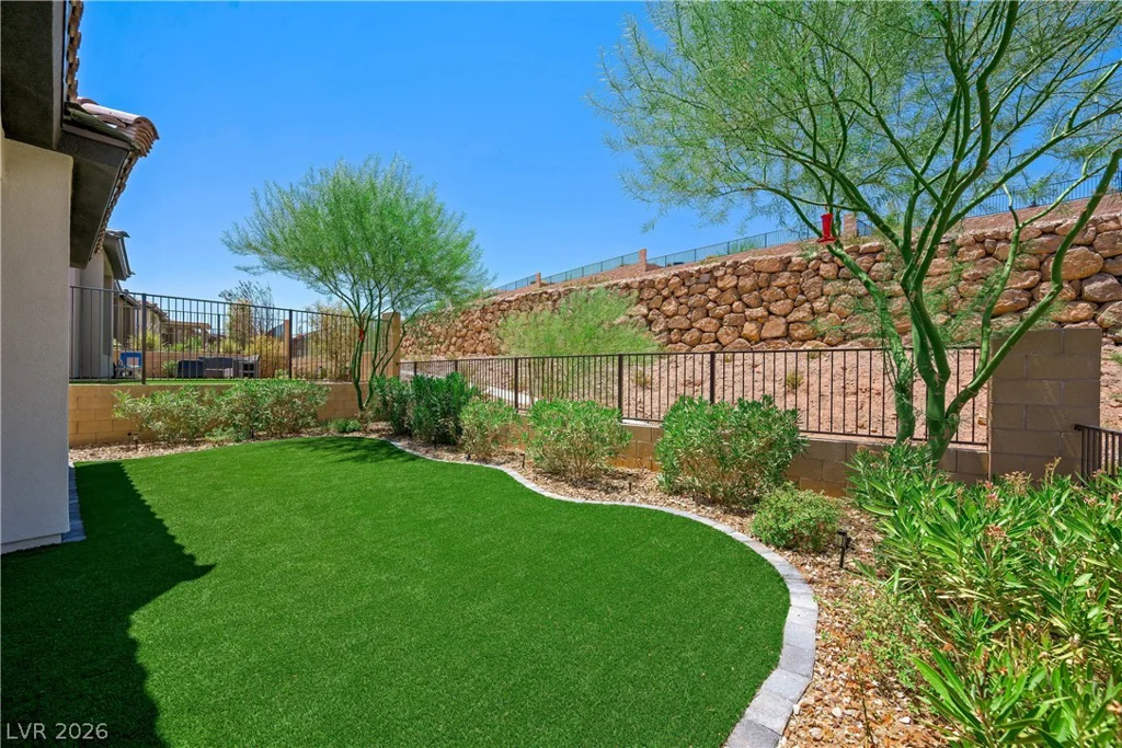 69 Stone Bluff, Henderson, NV 89011