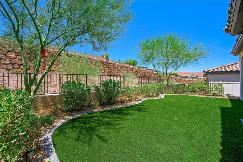 69 Stone Bluff, Henderson, NV 89011