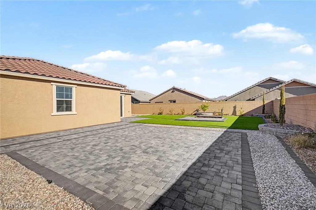 877 Mary Baer, Henderson, NV 89011