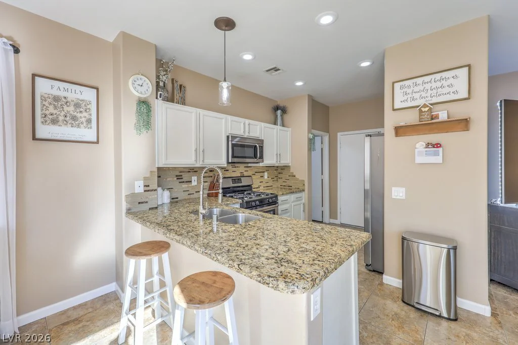 7137 River Meadows, Las Vegas, NV 89131