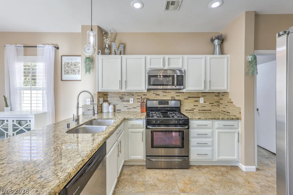 7137 River Meadows, Las Vegas, NV 89131