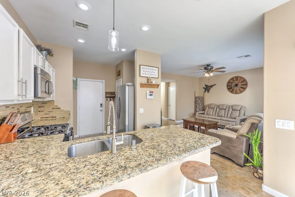 7137 River Meadows, Las Vegas, NV 89131
