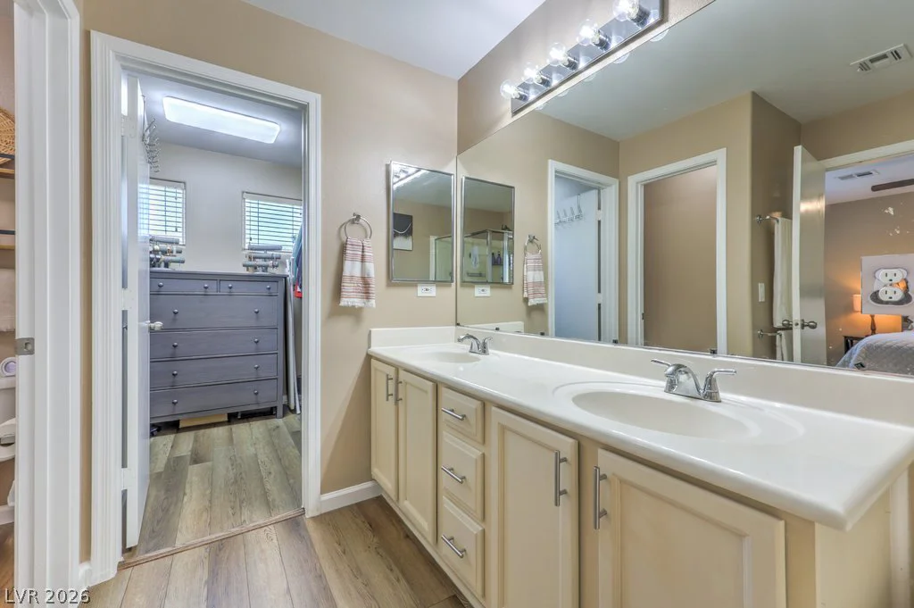 7137 River Meadows, Las Vegas, NV 89131