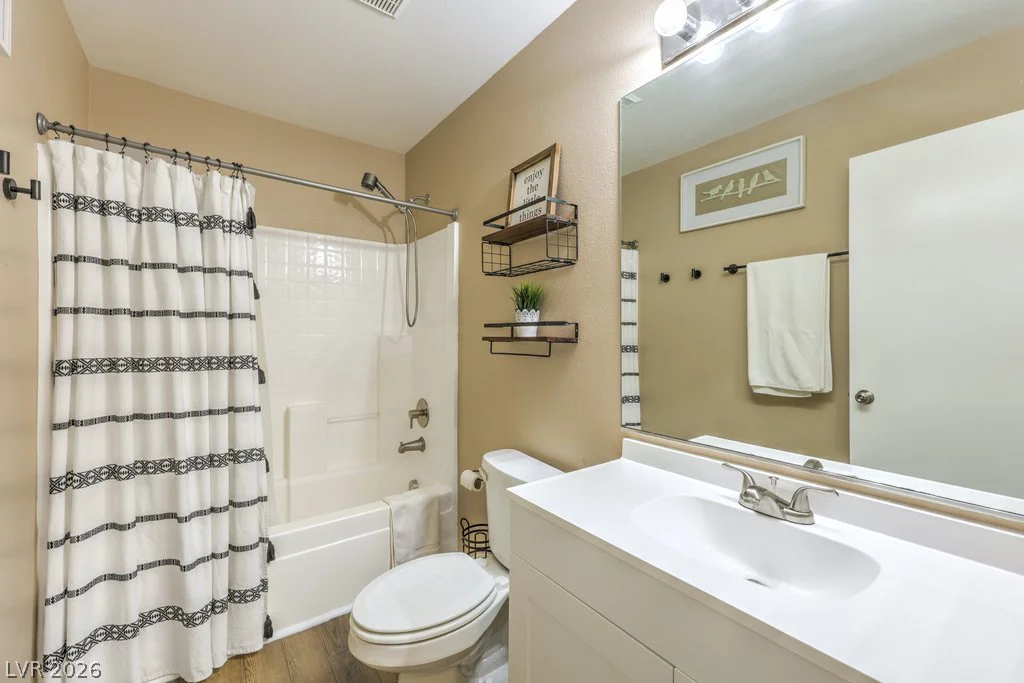 7137 River Meadows, Las Vegas, NV 89131