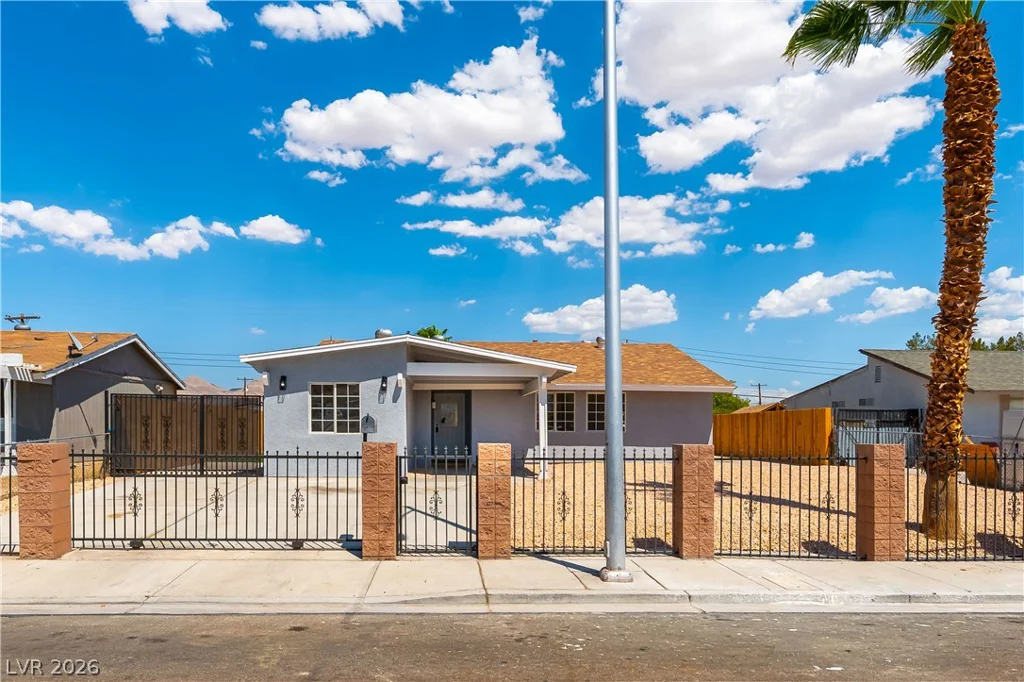 34 Del Amo, Las Vegas, NV 89110