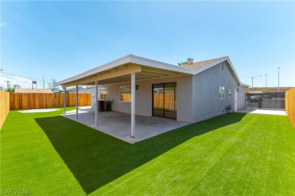 34 Del Amo, Las Vegas, NV 89110