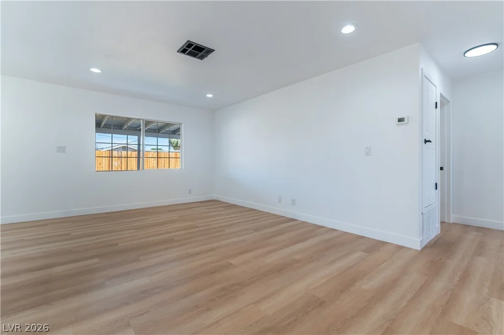 34 Del Amo, Las Vegas, NV 89110