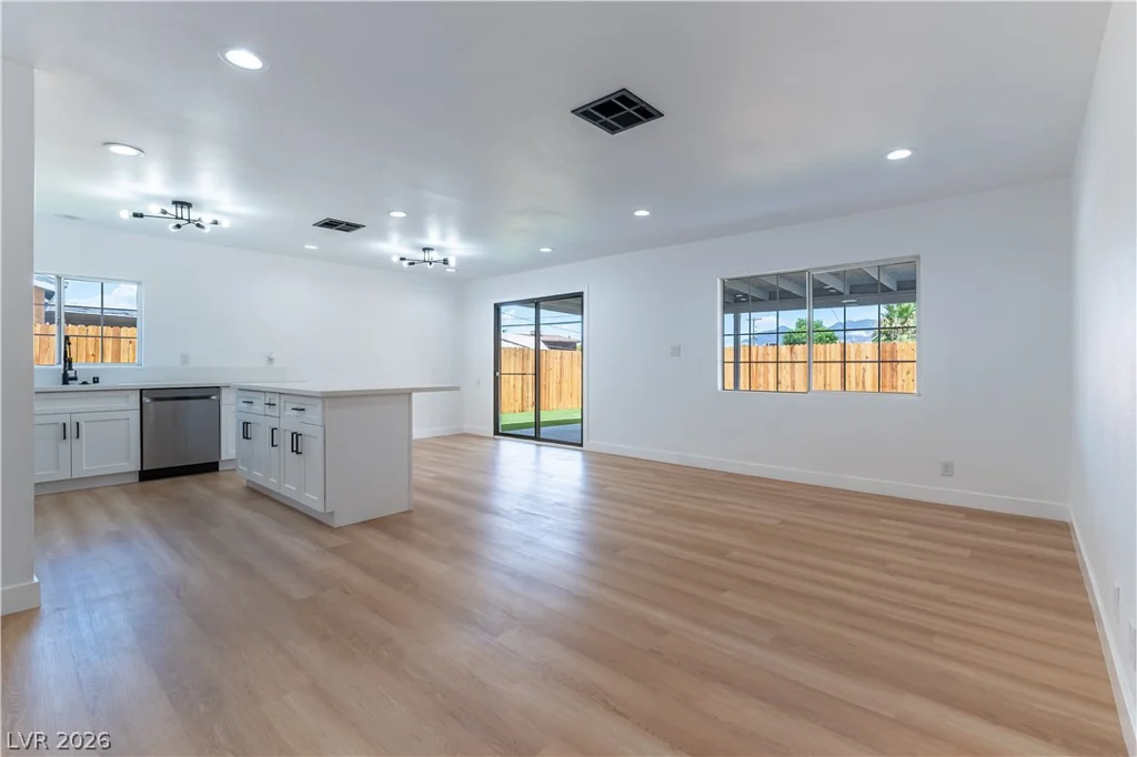34 Del Amo, Las Vegas, NV 89110