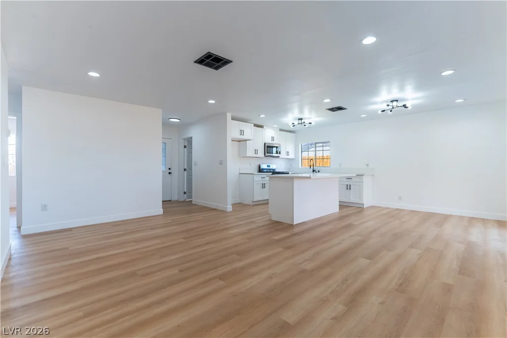 34 Del Amo, Las Vegas, NV 89110