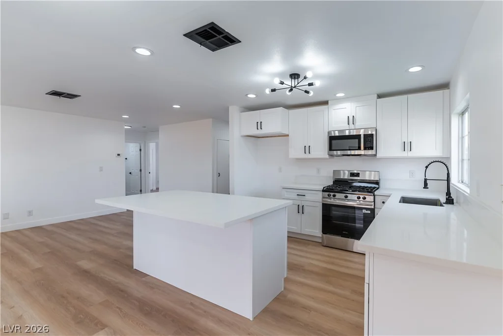 34 Del Amo, Las Vegas, NV 89110
