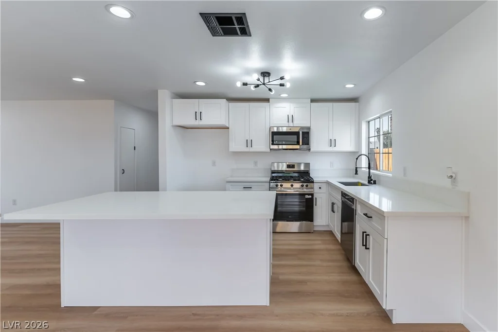 34 Del Amo, Las Vegas, NV 89110
