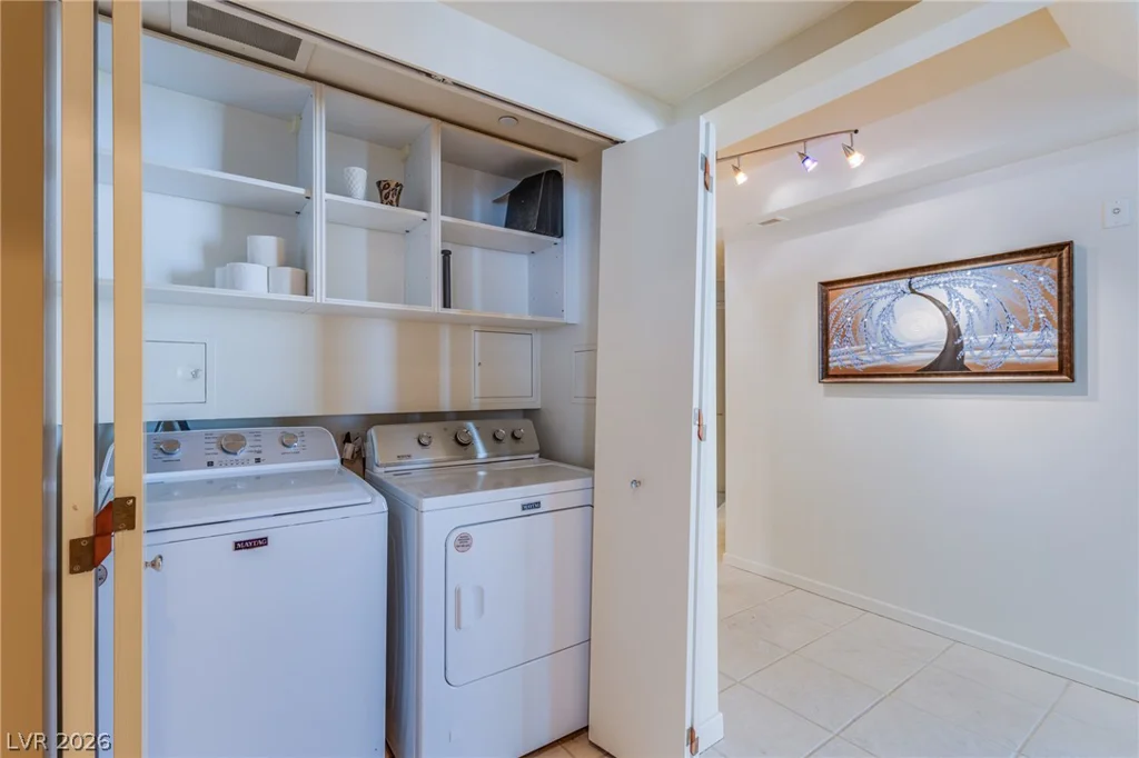 2877 Paradise, Las Vegas, NV 89109