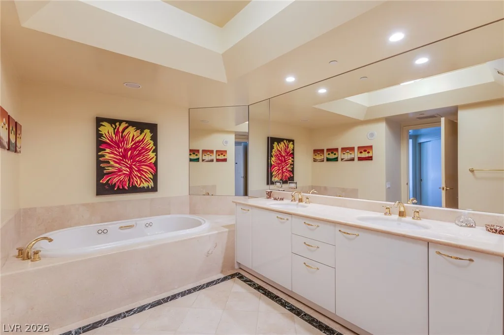2877 Paradise, Las Vegas, NV 89109
