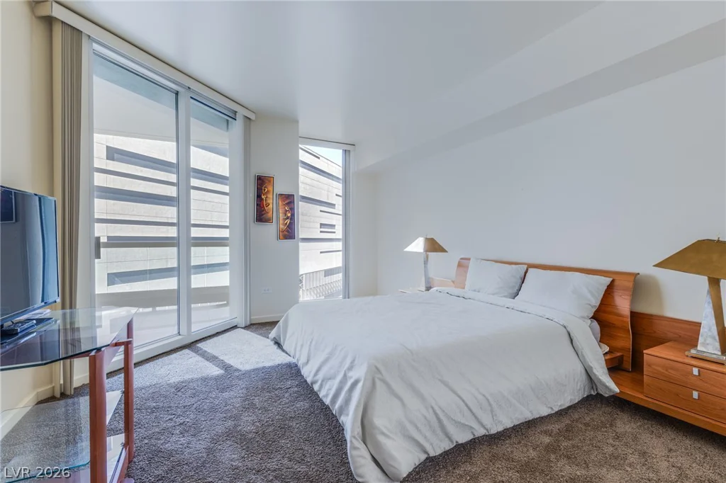 2877 Paradise, Las Vegas, NV 89109
