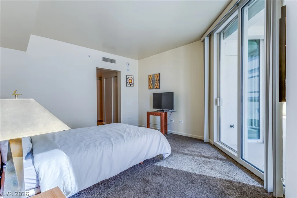 2877 Paradise, Las Vegas, NV 89109