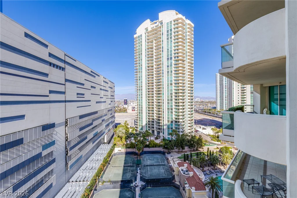 2877 Paradise, Las Vegas, NV 89109