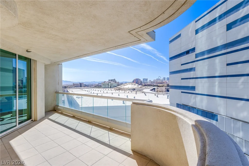 2877 Paradise, Las Vegas, NV 89109