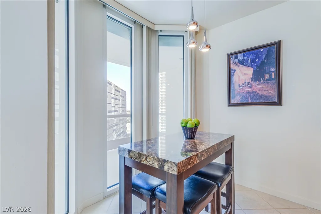2877 Paradise, Las Vegas, NV 89109