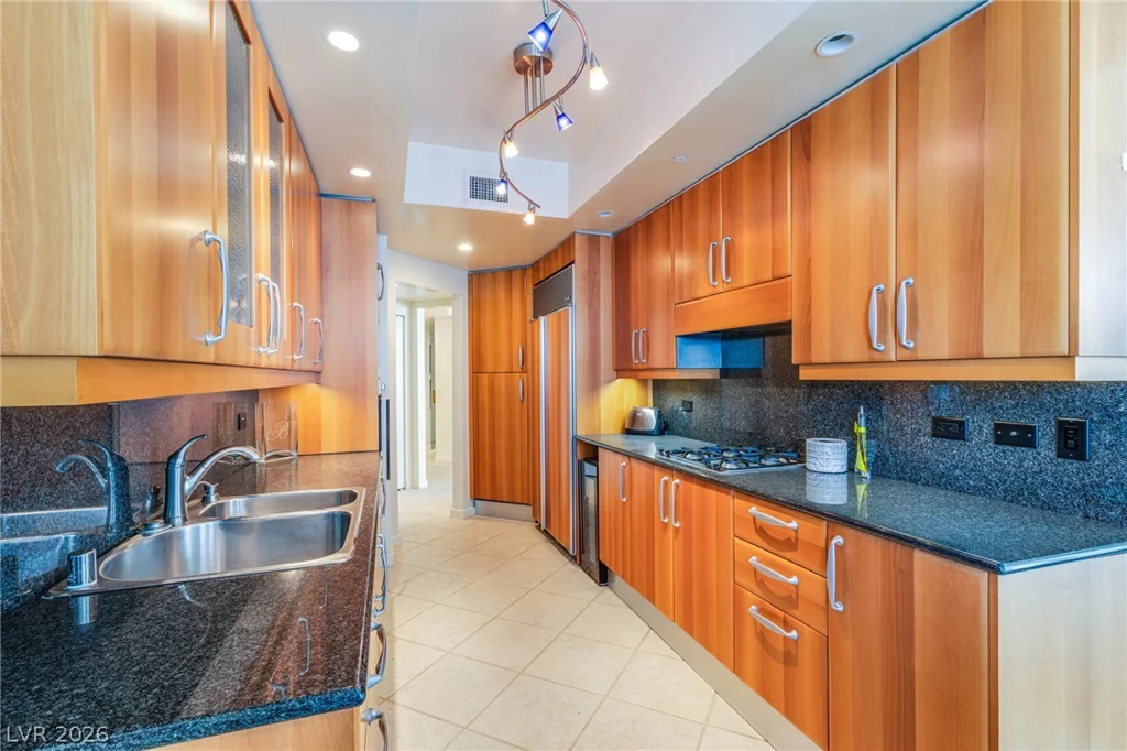 2877 Paradise, Las Vegas, NV 89109