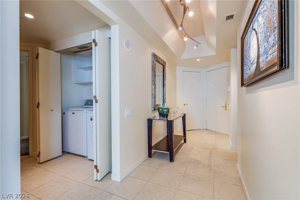 2877 Paradise, Las Vegas, NV 89109