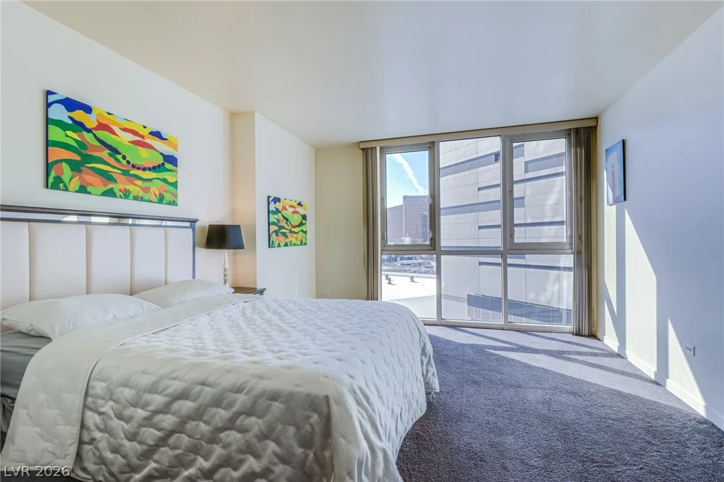 2877 Paradise, Las Vegas, NV 89109