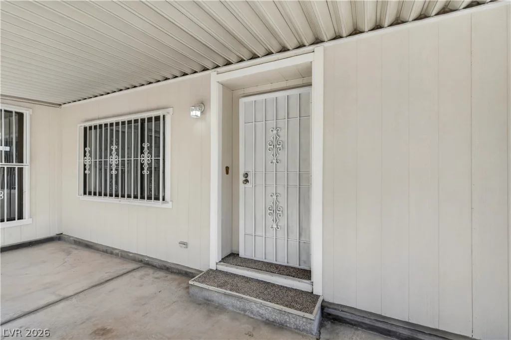 5048 Royal, Las Vegas, NV 89103