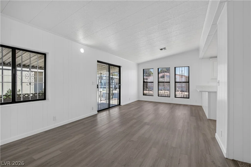 5048 Royal, Las Vegas, NV 89103