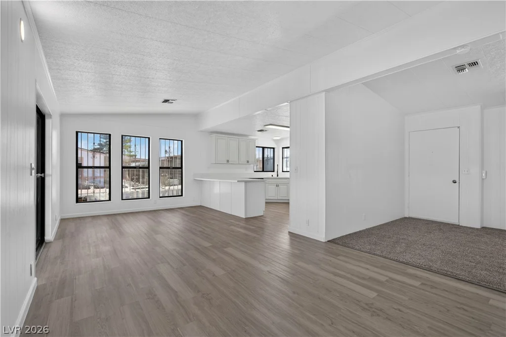 5048 Royal, Las Vegas, NV 89103