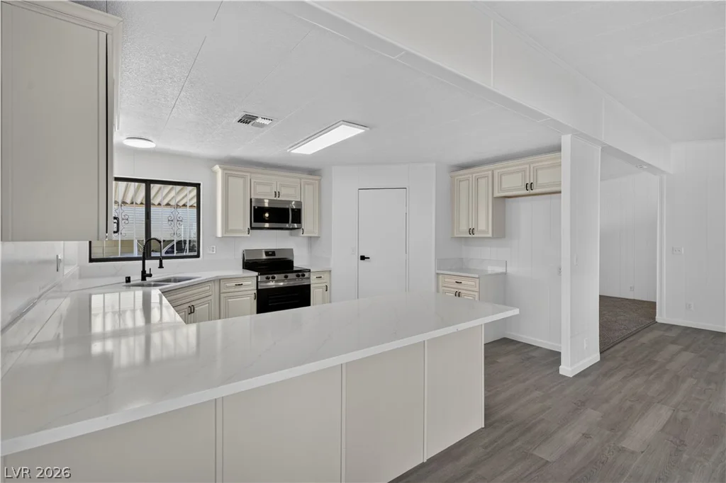 5048 Royal, Las Vegas, NV 89103