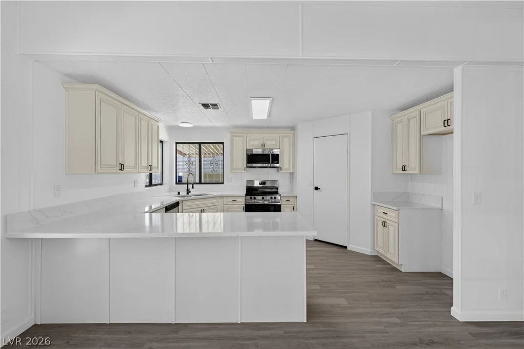 5048 Royal, Las Vegas, NV 89103