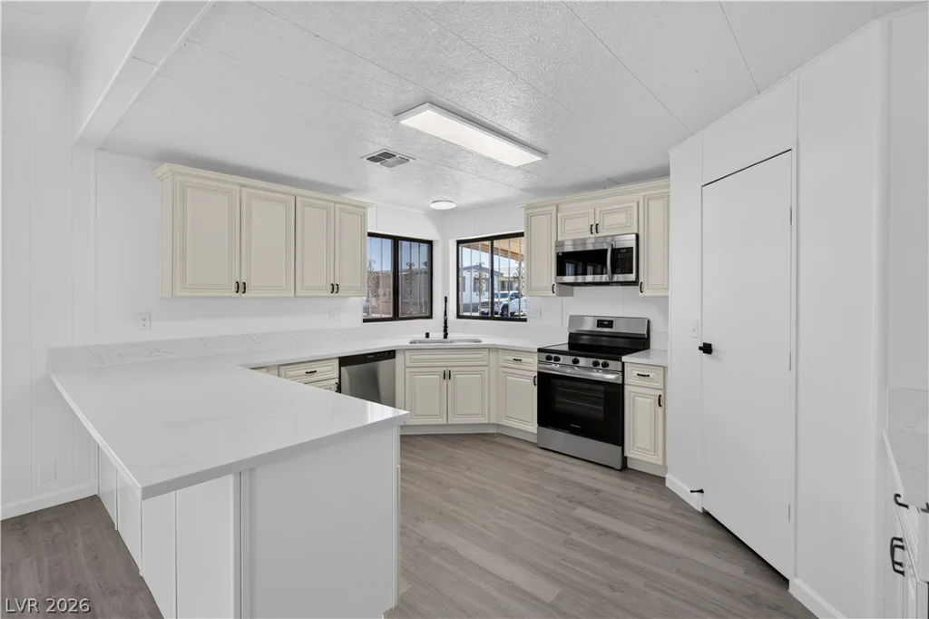 5048 Royal, Las Vegas, NV 89103